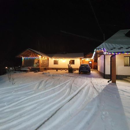 Casa Axa Hotel Paraul Carjei Екстериор снимка